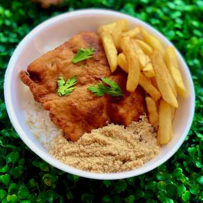 FILÉ DE FRANGO Á MILANESA